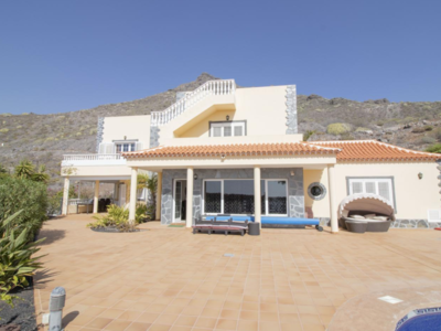 House &middot; For sale &middot; 5 bedrooms